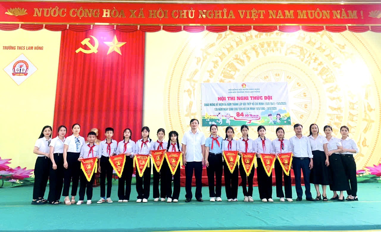 Sinh hoạt câu lạc bộ dân ca và trò chơi dân gian